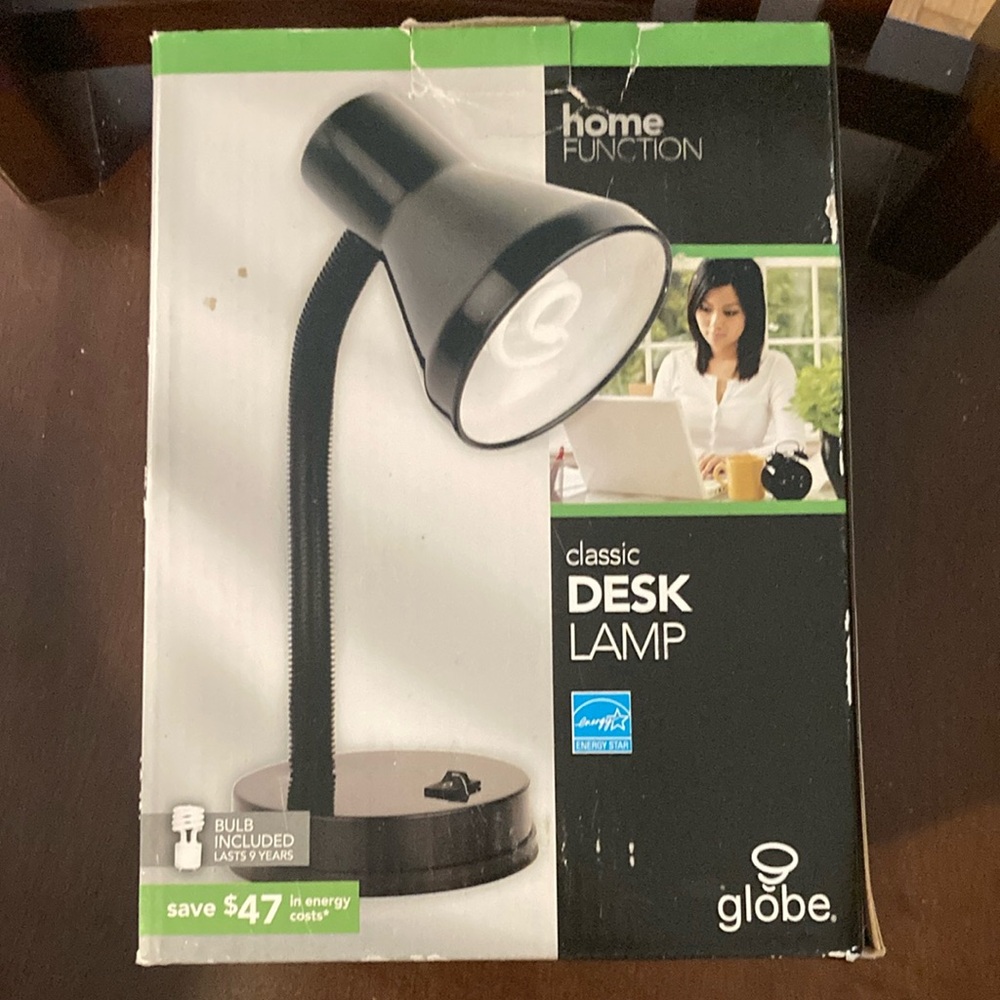 Globe Clasdic Black Desk Lamp
